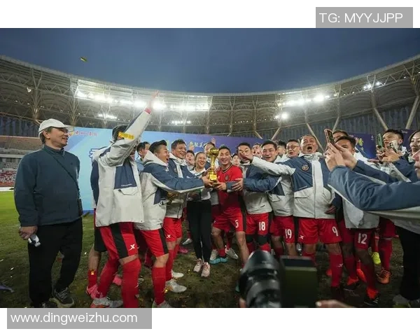 足球明星签名背后的故事与价值探索：如何影响球迷与市场