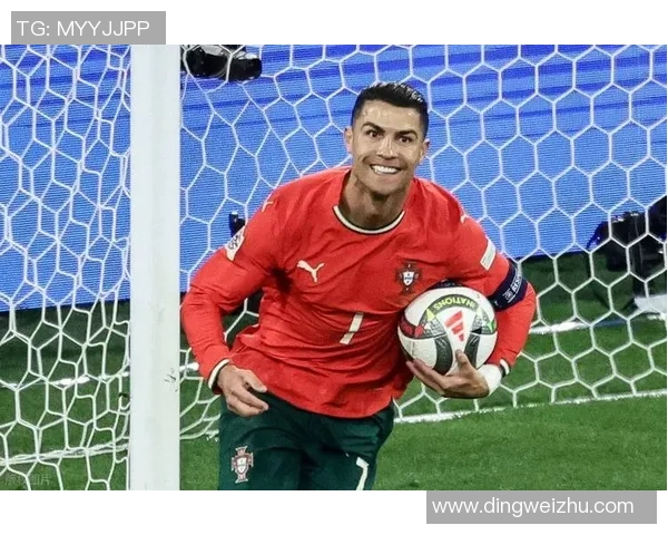 足球球星进球后泪洒赛场背后的故事与情感流露解析